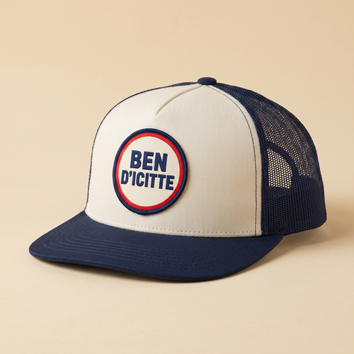 Casquette trucker crème et marine avec le patch rond Ben d'Icitte